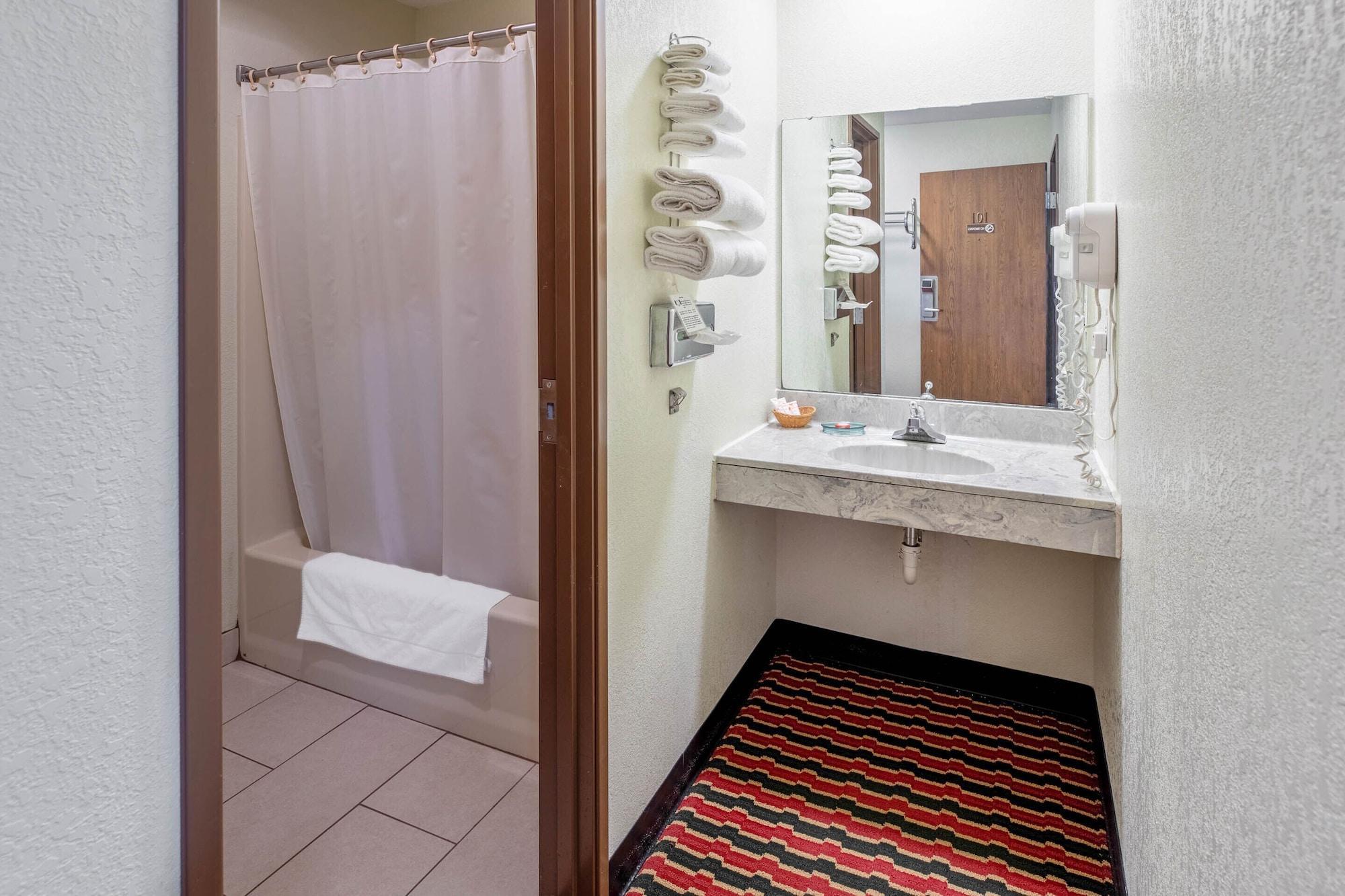 Oyo Hotel Chesaning Route 52 & Hwy 57 Buitenkant foto