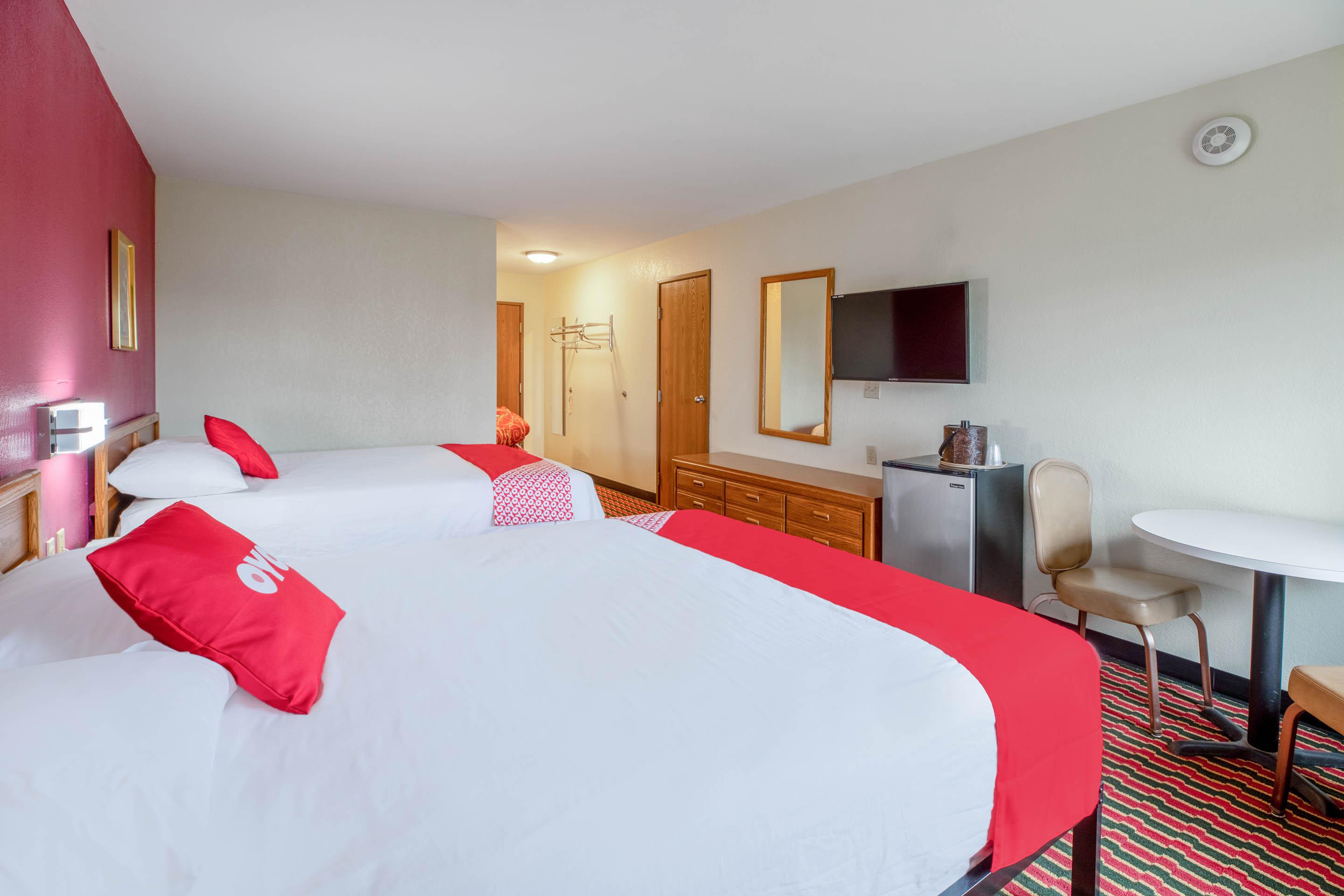 Oyo Hotel Chesaning Route 52 & Hwy 57 Buitenkant foto