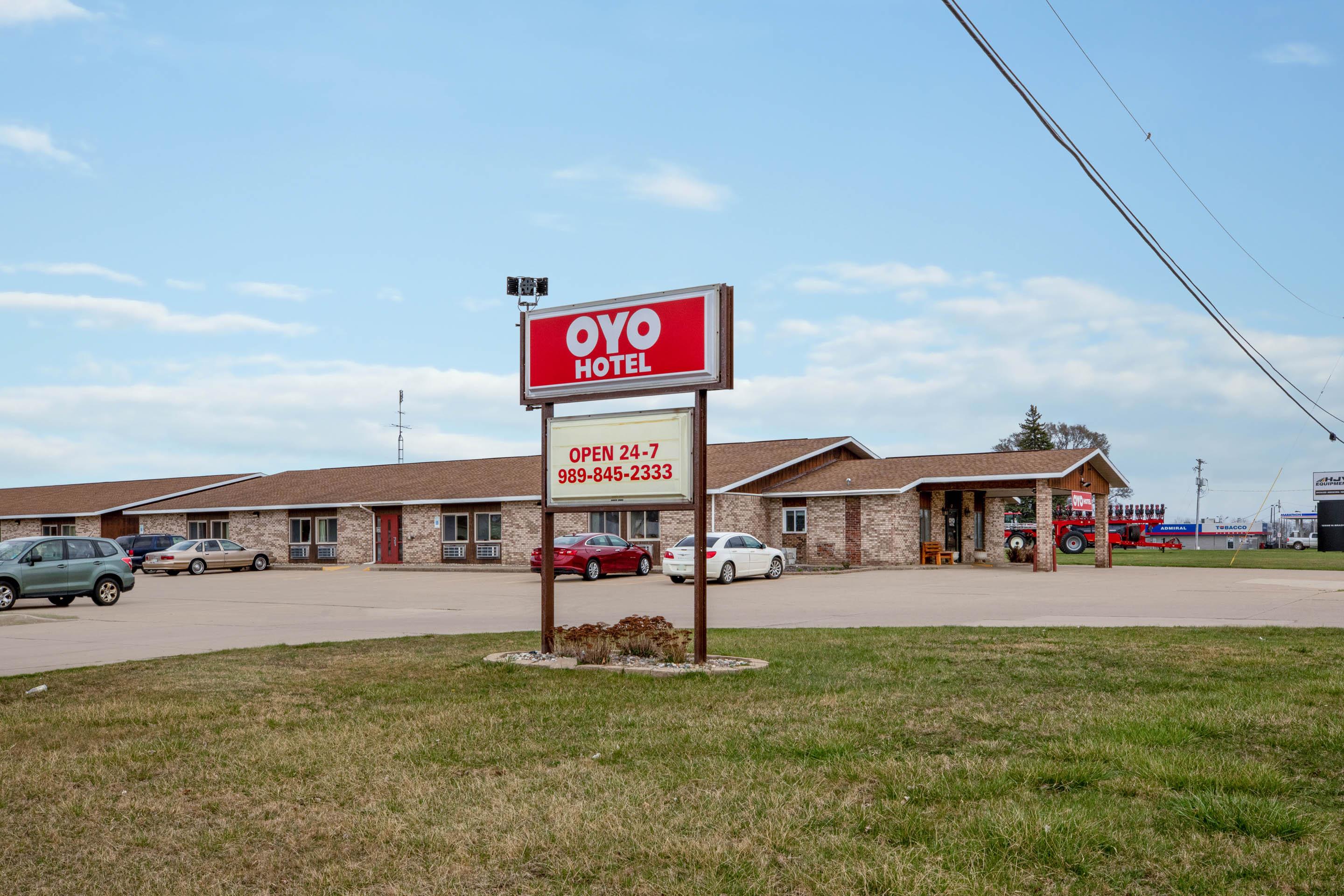 Oyo Hotel Chesaning Route 52 & Hwy 57 Buitenkant foto
