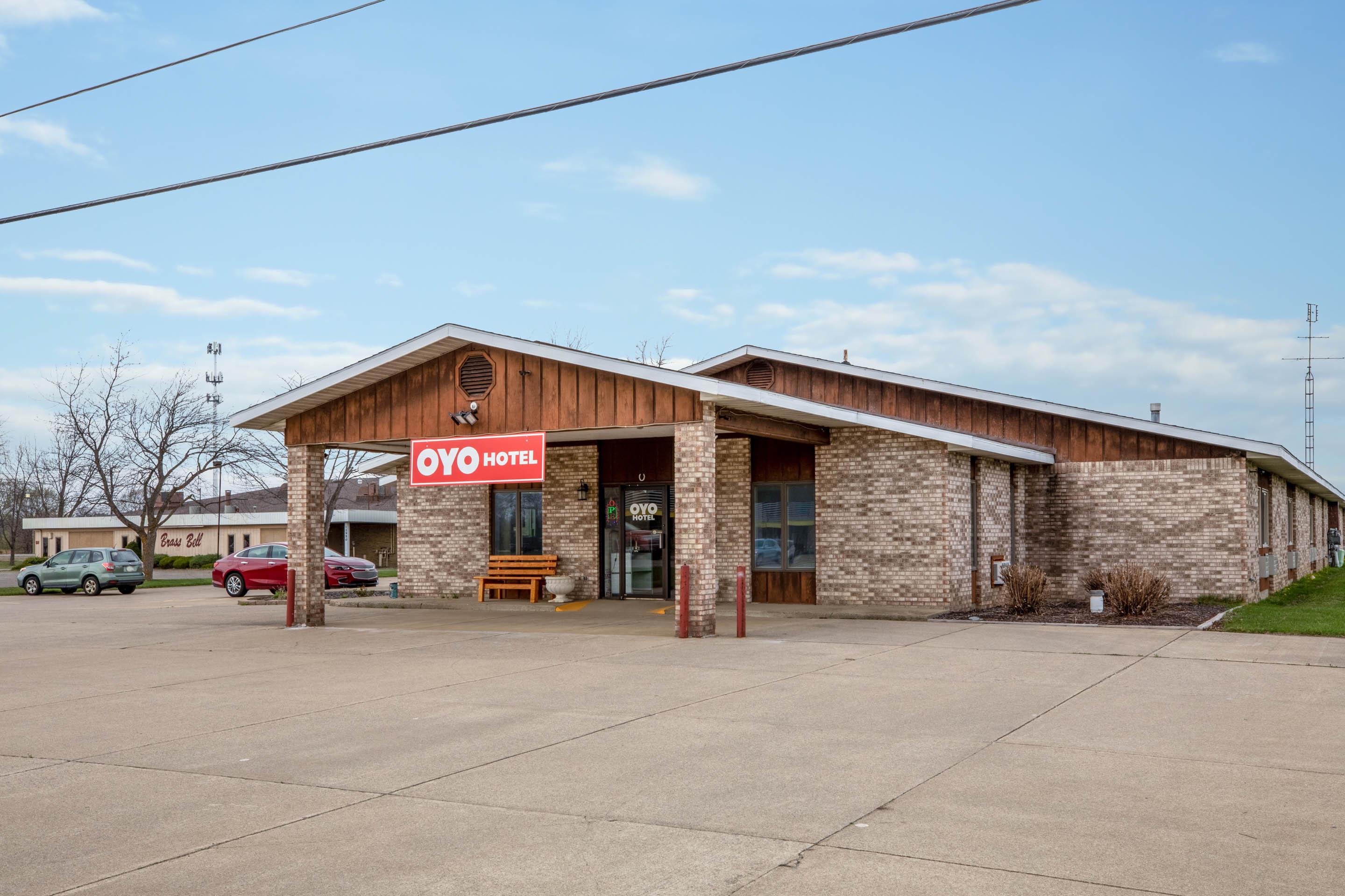 Oyo Hotel Chesaning Route 52 & Hwy 57 Buitenkant foto