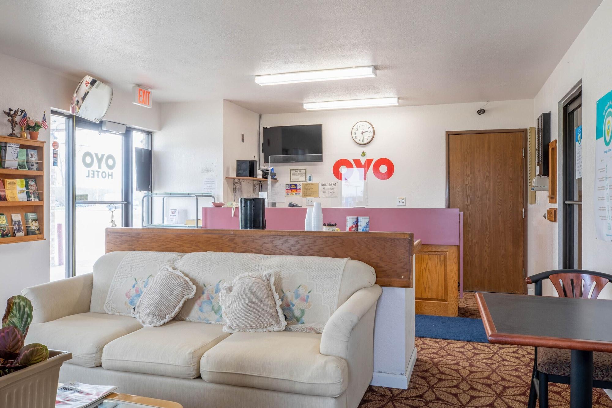 Oyo Hotel Chesaning Route 52 & Hwy 57 Buitenkant foto