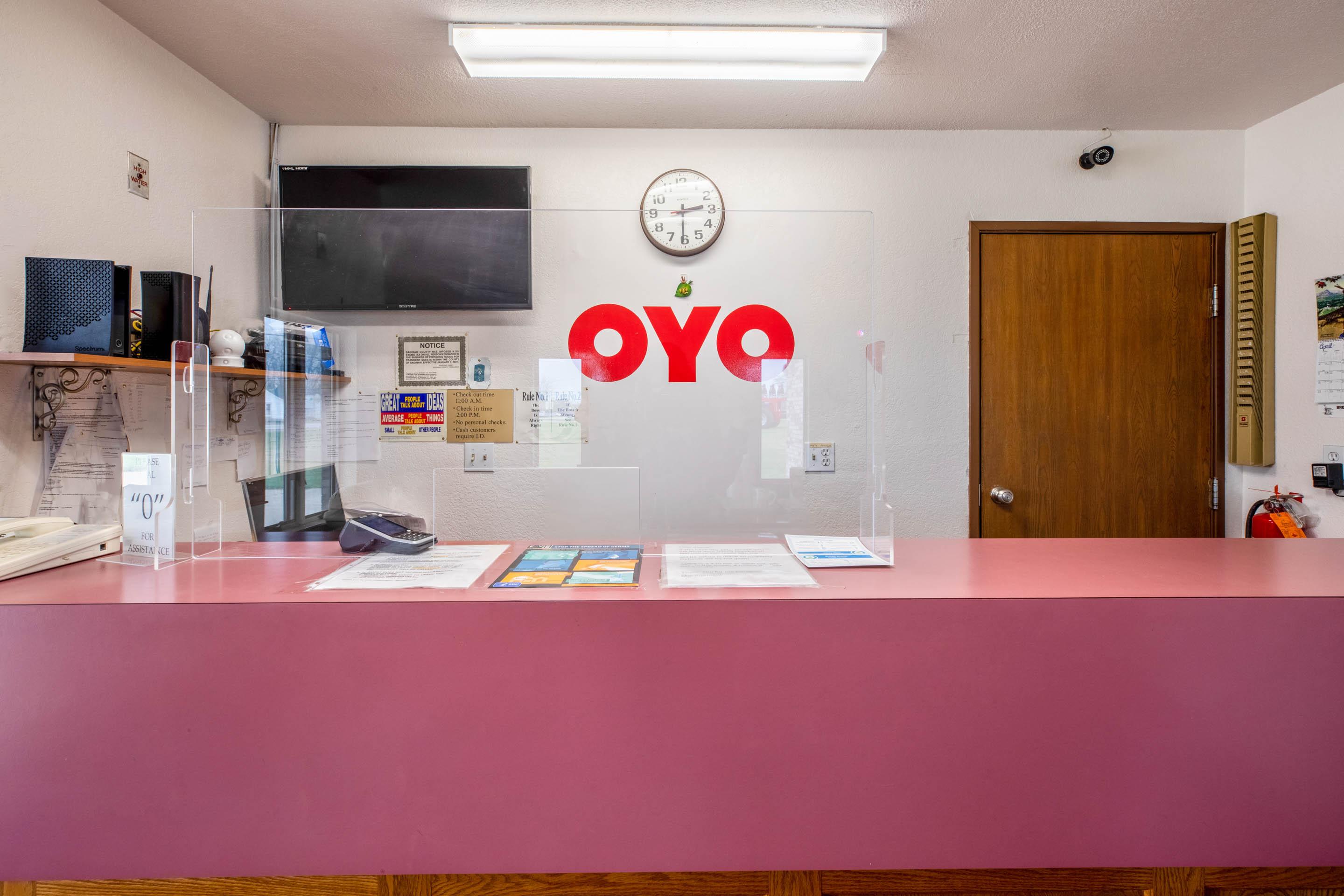 Oyo Hotel Chesaning Route 52 & Hwy 57 Buitenkant foto